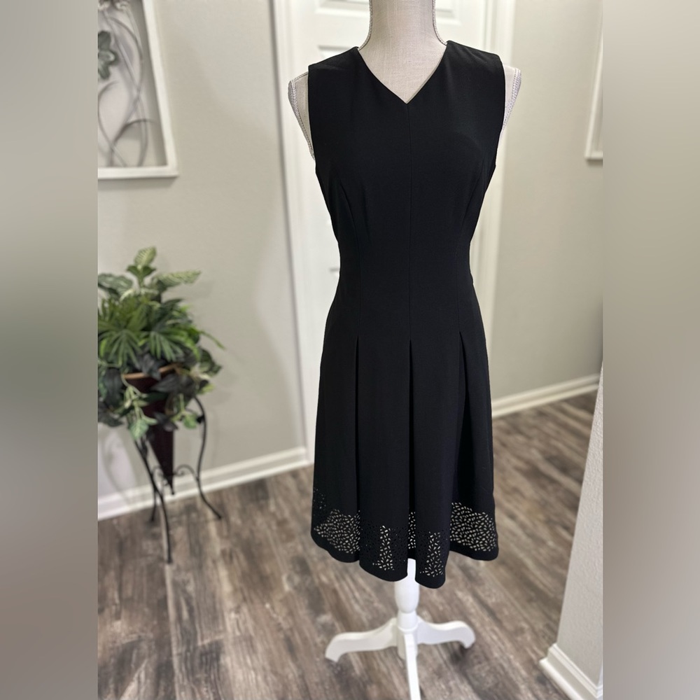 Calvin Klein Women’s V-Neck Laser Cut Black Dress Size 4